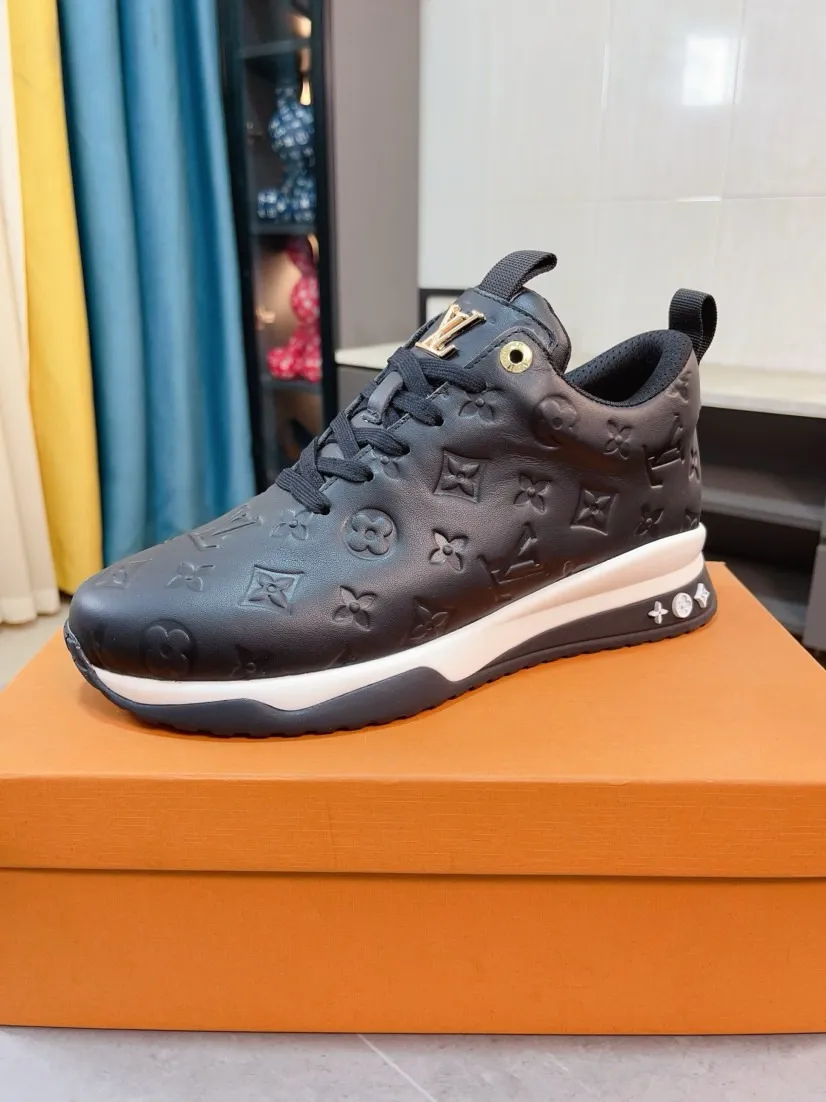 Ex-factory price 520🌹🌹[lv]🌹High-end men's shoes brand: Official website 1:1 Latest masterpiece: The upper is made of Italian imported first-layer cowhide punching design➕made of full genuine leather lining🔥, making walking more convenient and comfortable! Exclusive new style, stunning work [color]! Create a fashionable personality to set off your uniqueness! A must-have for trendy men! Classic🔥Number: 38-44